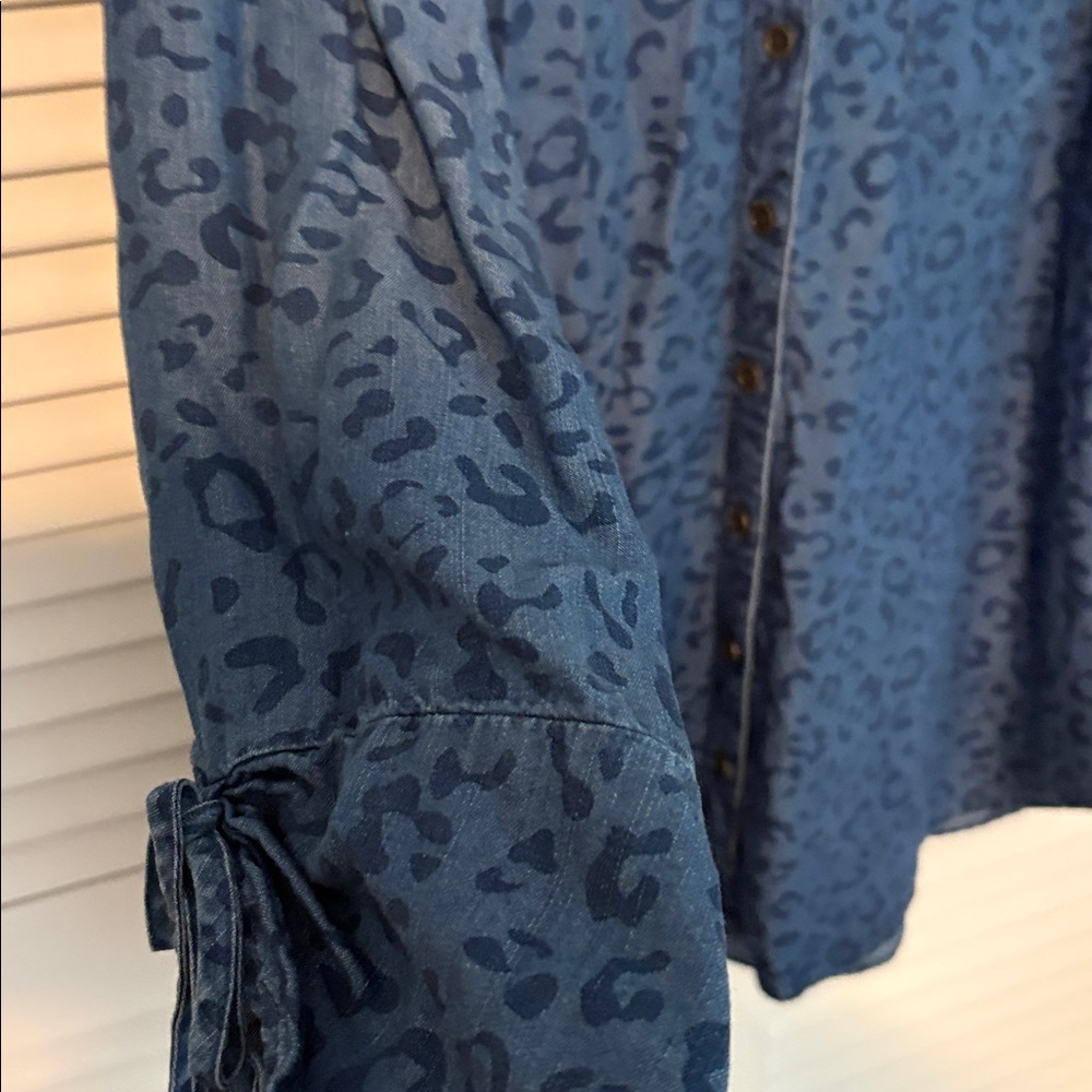 Women’s Alfred Dunner Blue Animal Print Tencel Lyocell Button Front Top 2X - Picture 3 of 10